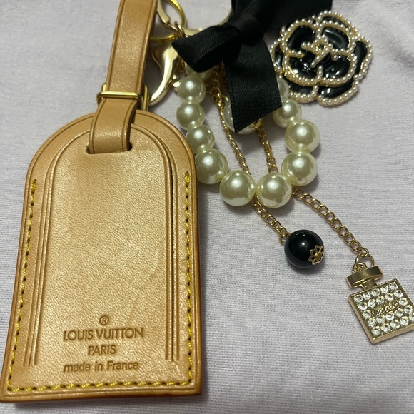 4. Louis Vuitton Luggage Tag with Unbranded Pearl and Black Accents - Picture 1 of 2